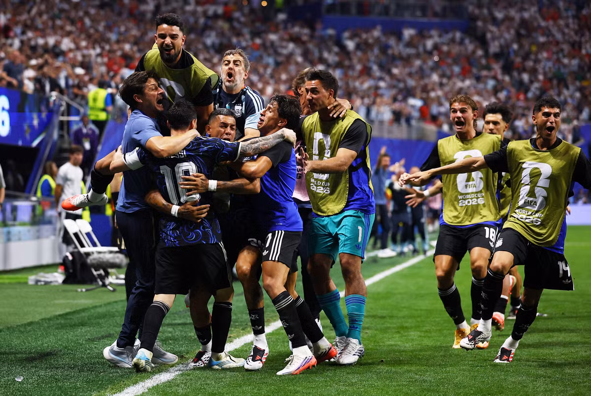 Argentina stage late comeback to beat England and reach World Cup final Argentina stage late comeback to beat England and reach World Cup final